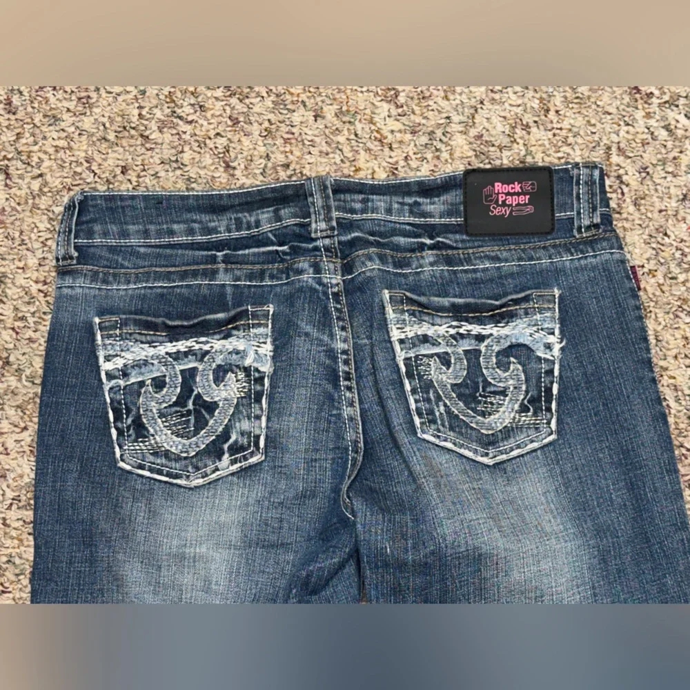 Women's size 29, size 8 rock paper sexy‎ capris Classic Blue Women's Jean capris